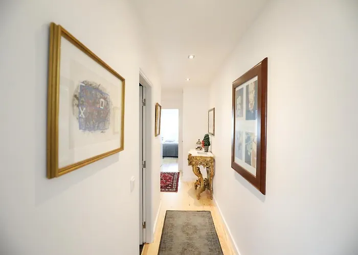 Luxury Apartment *
